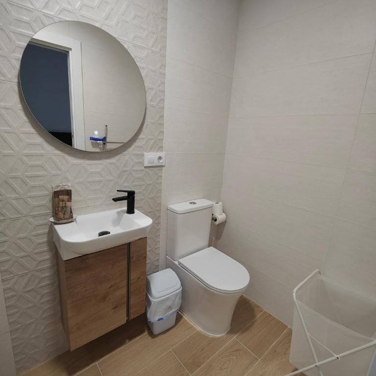 Delfín - Entire Apt - Near Beach and Stadium by Río Turia Apartments - One-Bedroom Apartment - 19