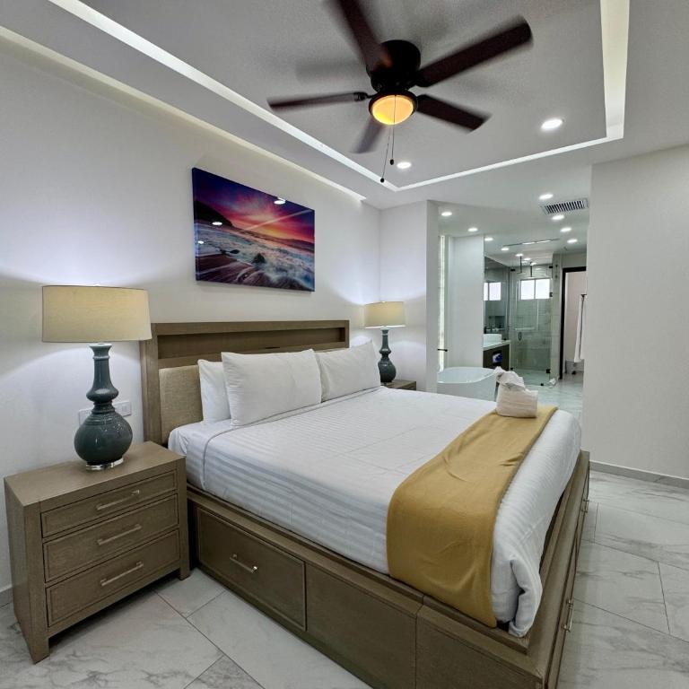 Esmeralda Beach Resort - Three-Bedroom Apartment with Ocean View - 1