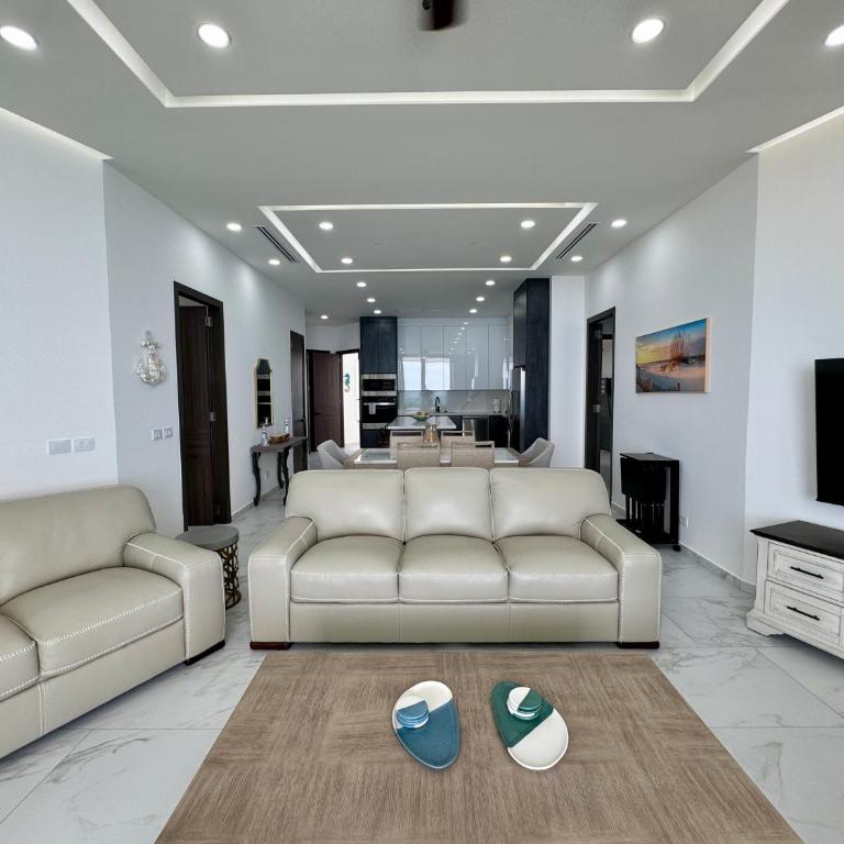 Esmeralda Beach Resort - Three-Bedroom Apartment with Ocean View - 2