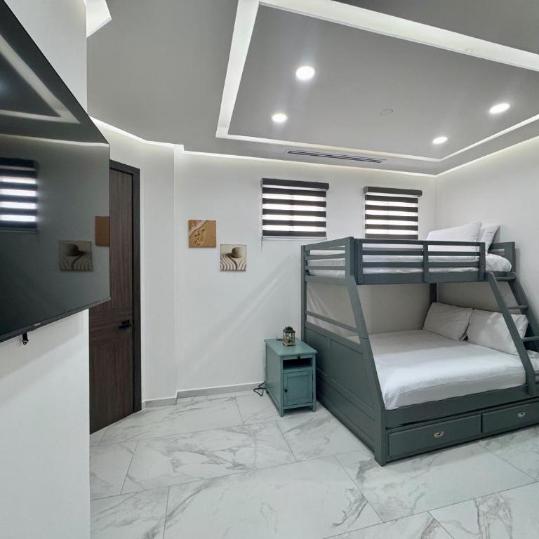 Esmeralda Beach Resort - Three-Bedroom Apartment with Ocean View - 4