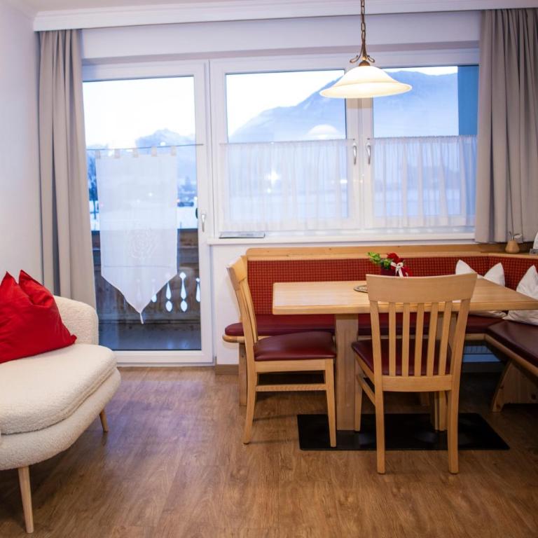 Appartement-Gästehaus Ursula - Großes Apartment mit 2 Schlafzimmern und einem Balkon - 4