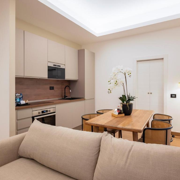 Luca Stay Duomo Visconti Suites - Appartamento Superior con Balcone - 5