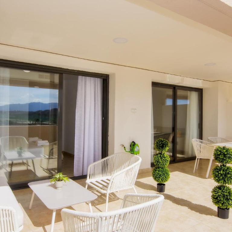 A Estrenar con Terraza Piscina y Parking Gratis - Apartamento Deluxe - 1