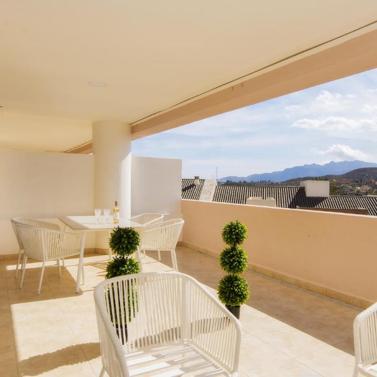 A Estrenar con Terraza Piscina y Parking Gratis - Apartamento Deluxe - 3