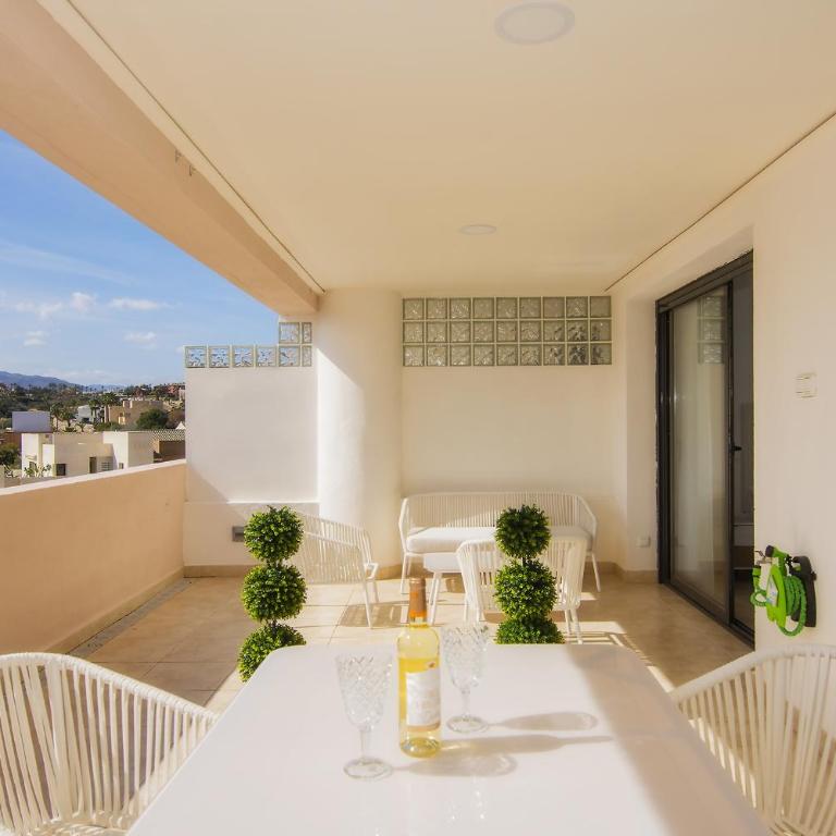 A Estrenar con Terraza Piscina y Parking Gratis - Apartamento Deluxe - 4
