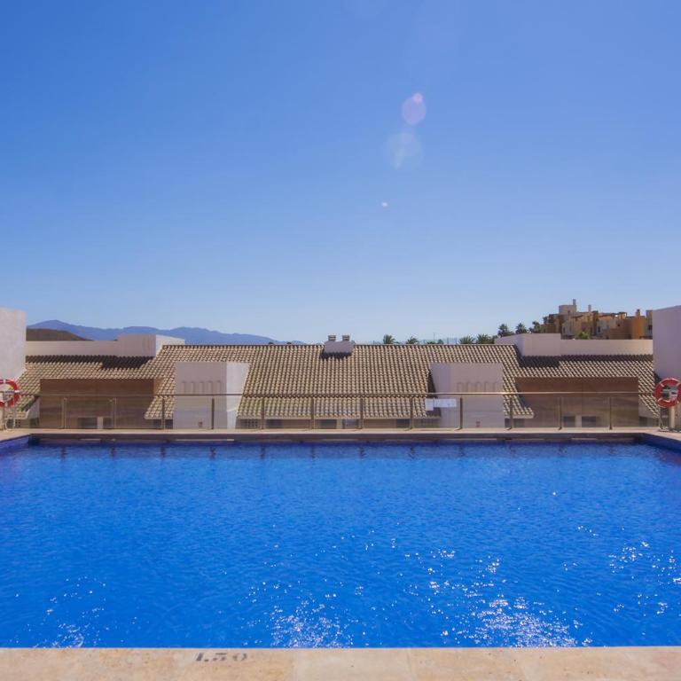 A Estrenar con Terraza Piscina y Parking Gratis - Apartamento Deluxe - 9