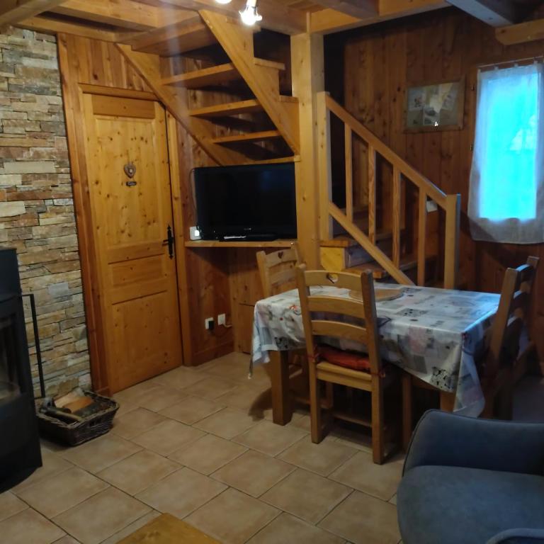 CHALET MONTAGNE CLASSÉ 3 ETOILES ALPES QUEYRAs - Chalet 2 Chambres - 9