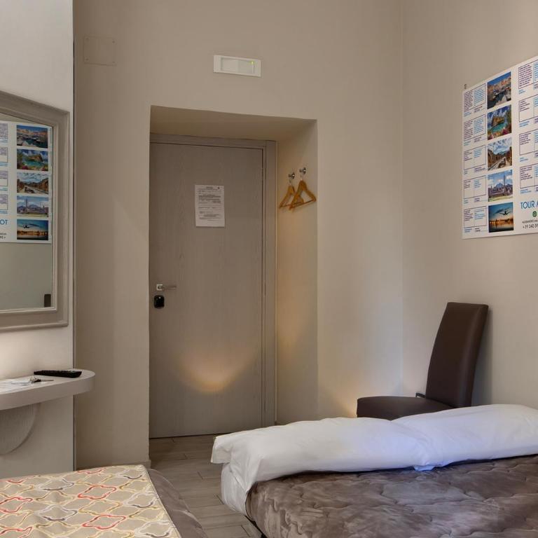 Residenza Suarez - Camera Familiare con Balcone - 8