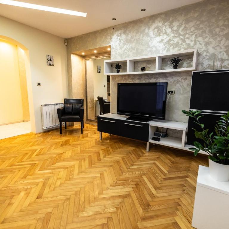 GardeNS Apartments - One-Bedroom Apartment with Balcony - 6