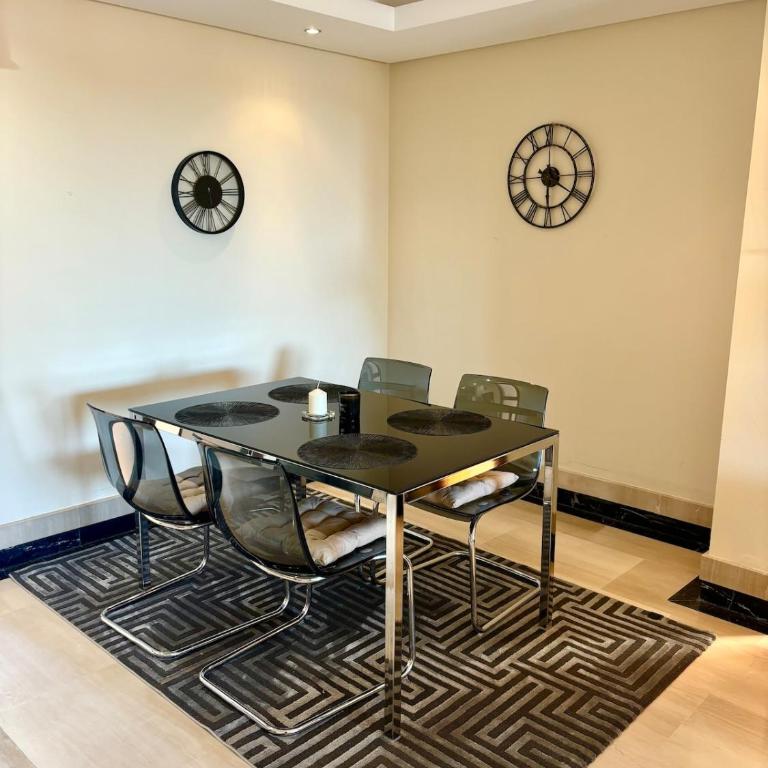5 Stars BEACHFRONT PARADISE - Seaview, Always Heated Pool, Gym, Sauna! - One-Bedroom Apartment - 10