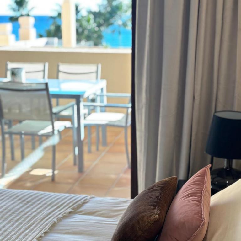 5 Stars BEACHFRONT PARADISE - Seaview, Always Heated Pool, Gym, Sauna! - One-Bedroom Apartment - 13