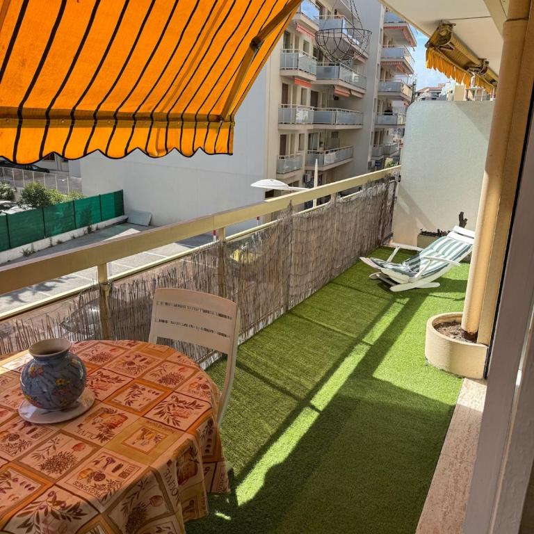 juan les pins centre proche mer 3 pièces - Appartamento con 2 Camere da Letto - 5
