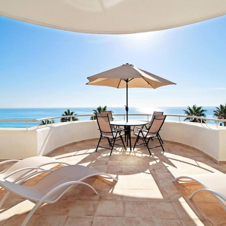 Large Beachfront Apartment - Three-Bedroom Apartment - 1