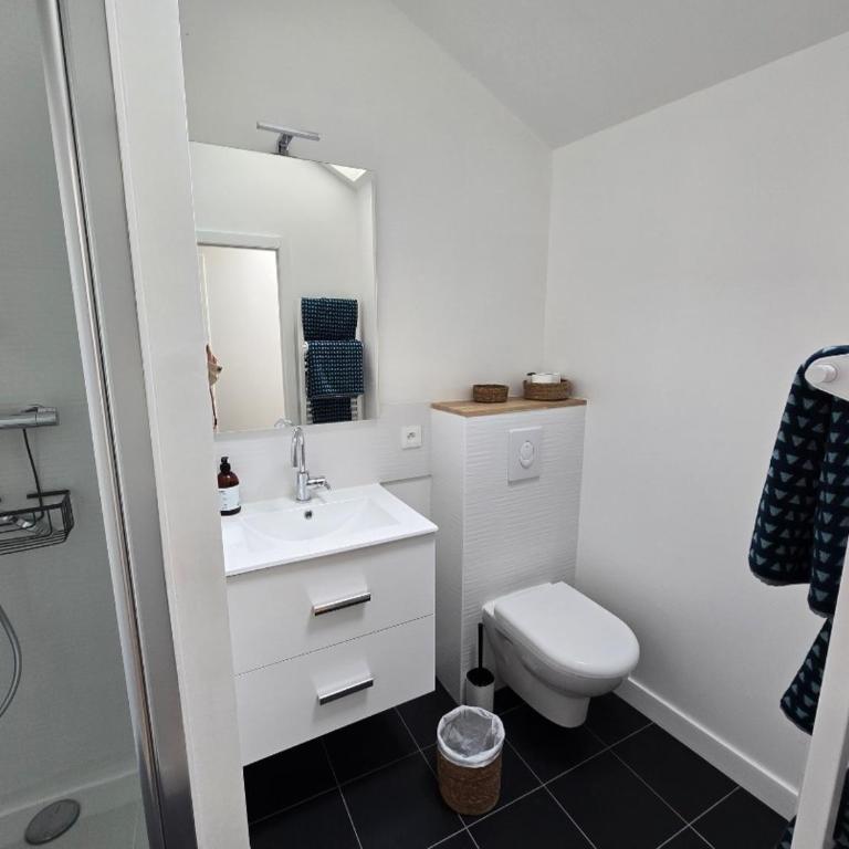 Centre ville Appart T2, 2 à 4 pers, immeuble de caractère - One-Bedroom Apartment - 7