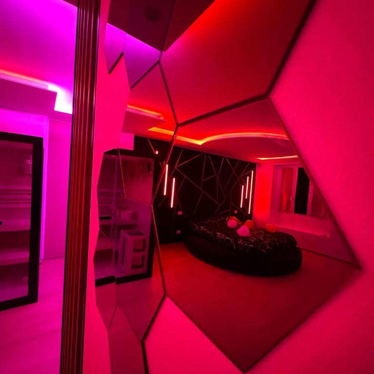Torino d'Amare Suite - King Room with Spa Bath - 12