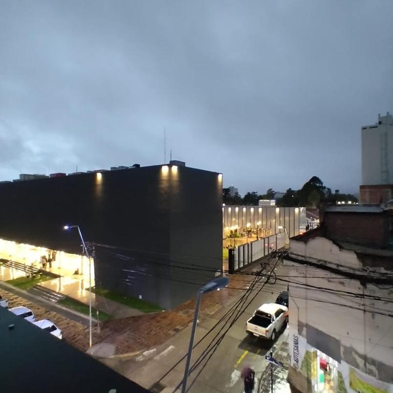 Departamento en microcentro 3er piso con balcón - Apartamento de 1 Dormitorio con balcón y vistas a la ciudad - 3