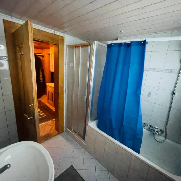 5 Zimmer-Wohnung mit Garage und Sauna - Apartment mit 3 Schlafzimmern und Bergblick - 41