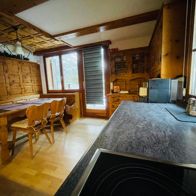 5 Zimmer-Wohnung mit Garage und Sauna - Apartment mit 3 Schlafzimmern und Bergblick - 2