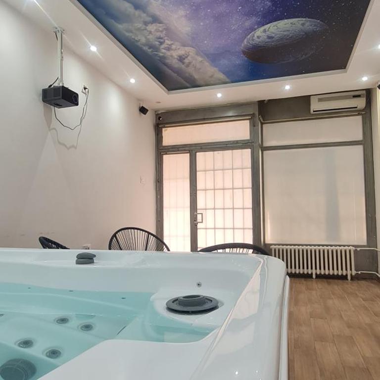 Jacuzzi Sensation - One-Bedroom Apartment - 38