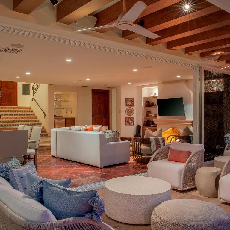 Beautiful 5 Bd Villas Del Mar Villa Staffed & Steps from the Beach - Deluxe Villa - 50