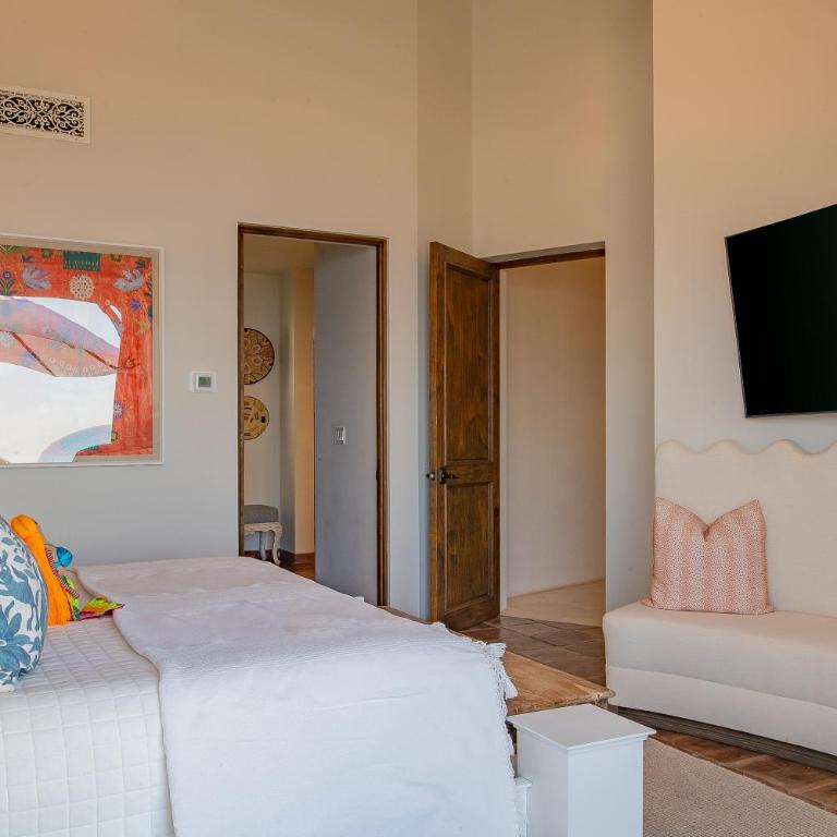Beautiful 5 Bd Villas Del Mar Villa Staffed & Steps from the Beach - Deluxe Villa - 55
