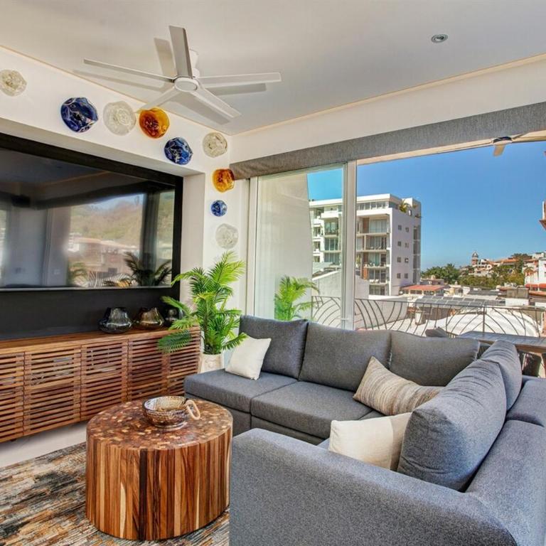 DVine Escape Chic 2BR 2BA with Rooftop Pool and Oasis - Two-Bedroom Apartment - 1