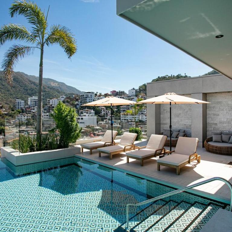 DVine Escape Chic 2BR 2BA with Rooftop Pool and Oasis - Two-Bedroom Apartment - 3
