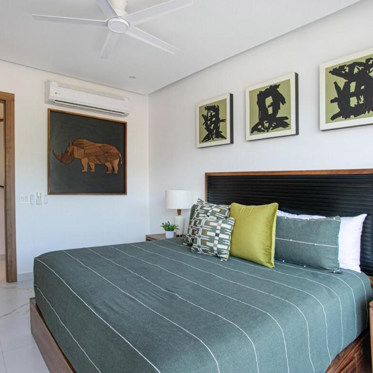 DVine Escape Chic 2BR 2BA with Rooftop Pool and Oasis - Two-Bedroom Apartment - 5