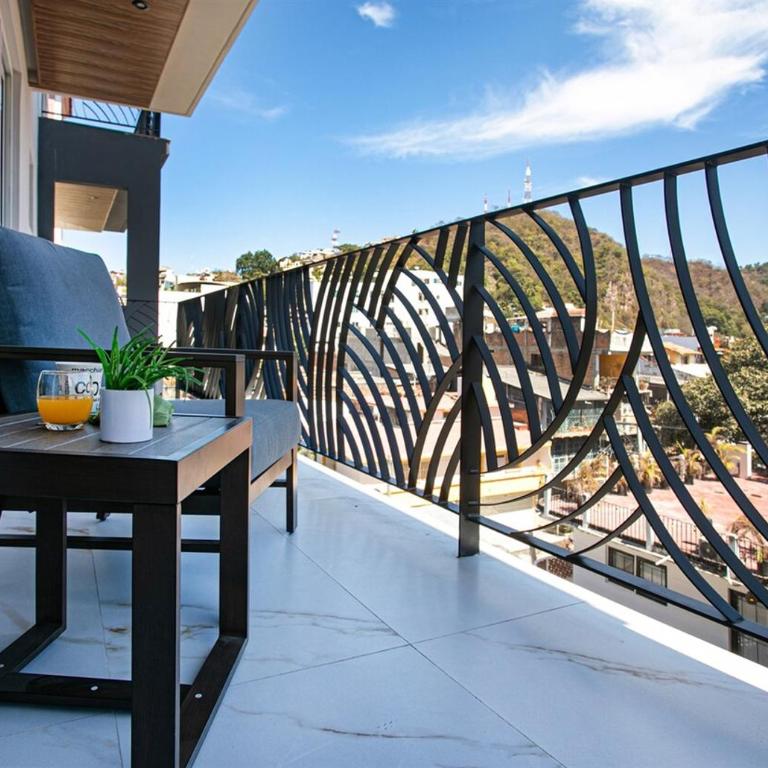 DVine Escape Chic 2BR 2BA with Rooftop Pool and Oasis - Two-Bedroom Apartment - 7