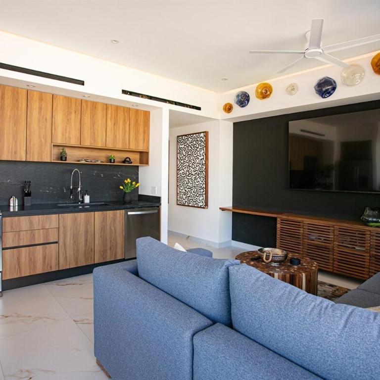 DVine Escape Chic 2BR 2BA with Rooftop Pool and Oasis - Two-Bedroom Apartment - 8