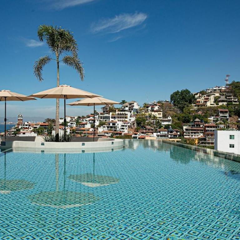 DVine Escape Chic 2BR 2BA with Rooftop Pool and Oasis - Two-Bedroom Apartment - 9