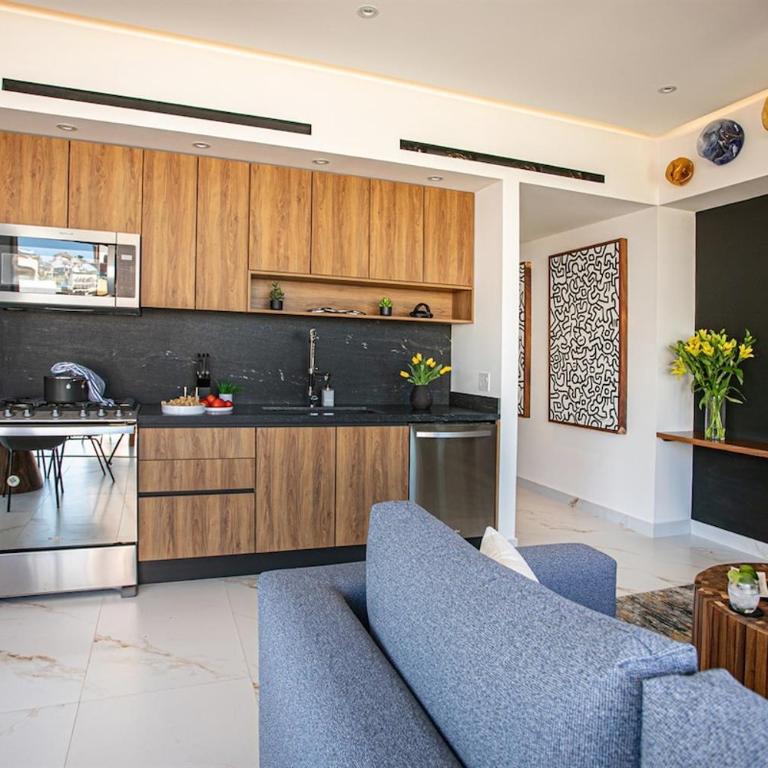 DVine Escape Chic 2BR 2BA with Rooftop Pool and Oasis - Two-Bedroom Apartment - 11