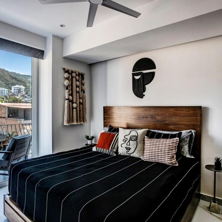 DVine Escape Chic 2BR 2BA with Rooftop Pool and Oasis - Two-Bedroom Apartment - 12