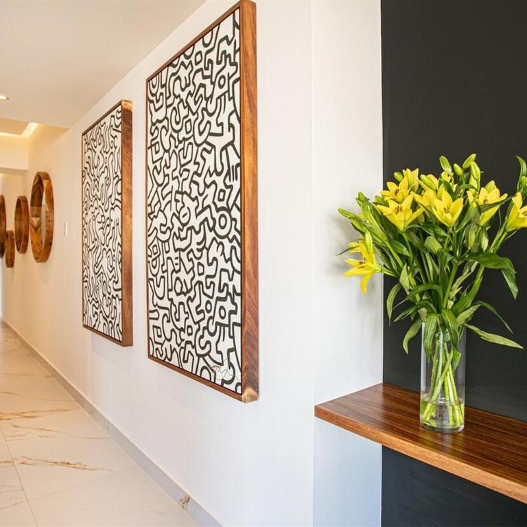 DVine Escape Chic 2BR 2BA with Rooftop Pool and Oasis - Two-Bedroom Apartment - 13