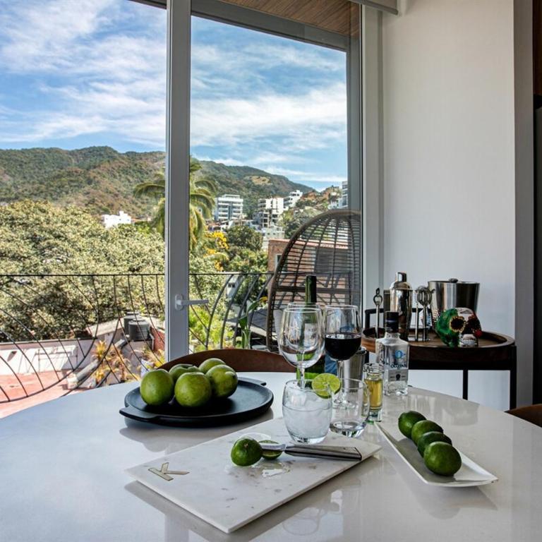 DVine Escape Chic 2BR 2BA with Rooftop Pool and Oasis - Two-Bedroom Apartment - 14