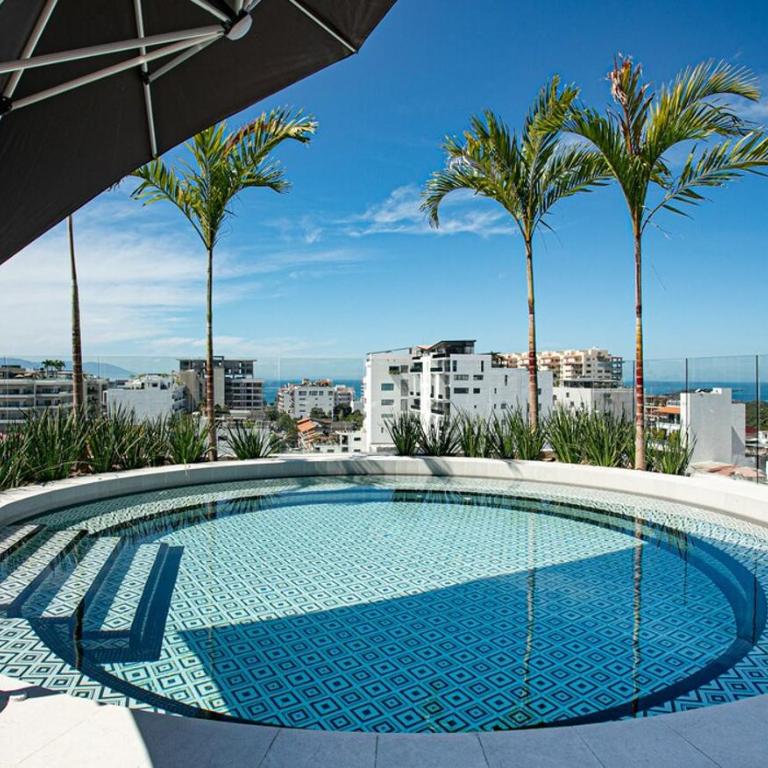DVine Escape Chic 2BR 2BA with Rooftop Pool and Oasis - Two-Bedroom Apartment - 16