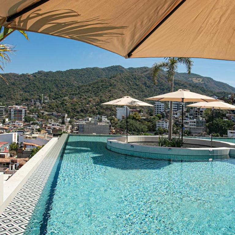 DVine Escape Chic 2BR 2BA with Rooftop Pool and Oasis - Two-Bedroom Apartment - 17
