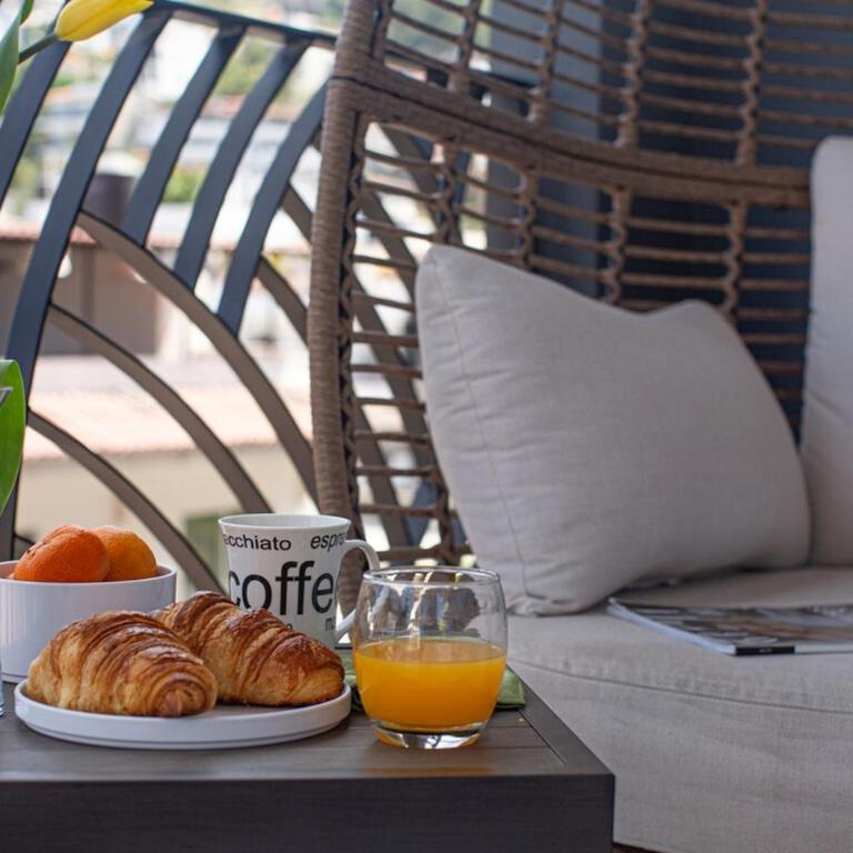 DVine Escape Chic 2BR 2BA with Rooftop Pool and Oasis - Two-Bedroom Apartment - 18