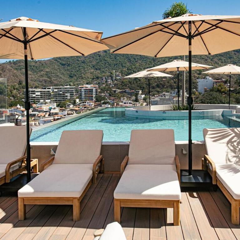 DVine Escape Chic 2BR 2BA with Rooftop Pool and Oasis - Two-Bedroom Apartment - 20