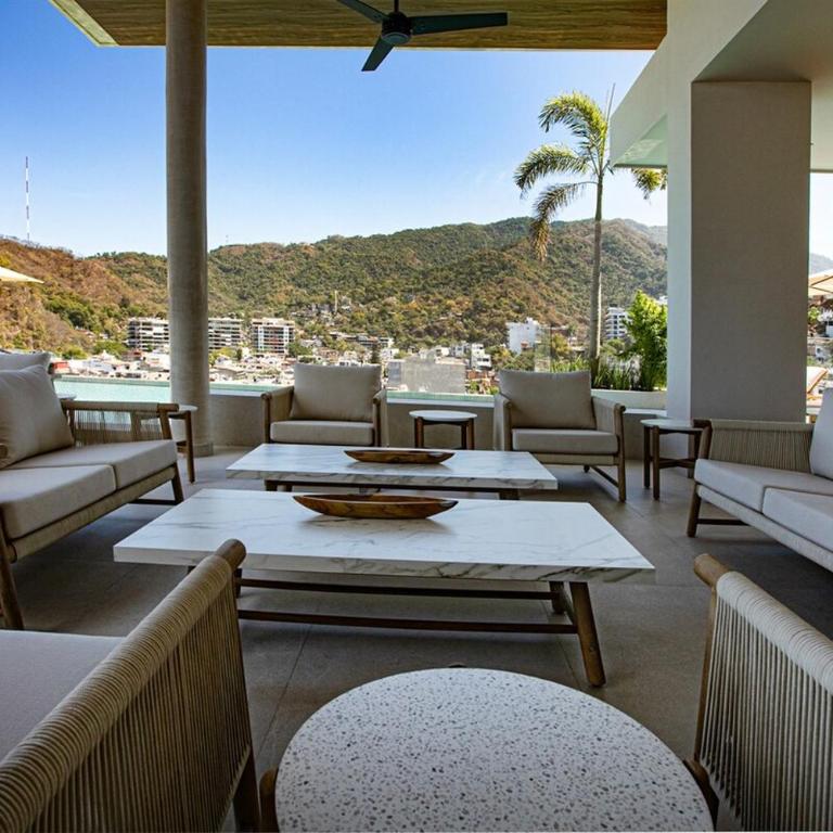 DVine Escape Chic 2BR 2BA with Rooftop Pool and Oasis - Two-Bedroom Apartment - 25