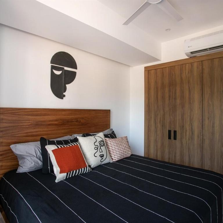 DVine Escape Chic 2BR 2BA with Rooftop Pool and Oasis - Two-Bedroom Apartment - 26