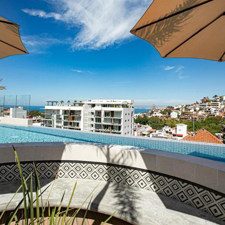 DVine Escape Chic 2BR 2BA with Rooftop Pool and Oasis - Two-Bedroom Apartment - 28
