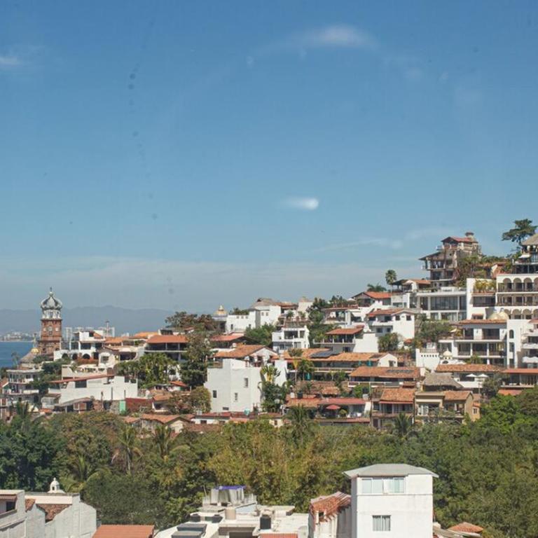 DVine Escape Chic 2BR 2BA with Rooftop Pool and Oasis - Two-Bedroom Apartment - 31