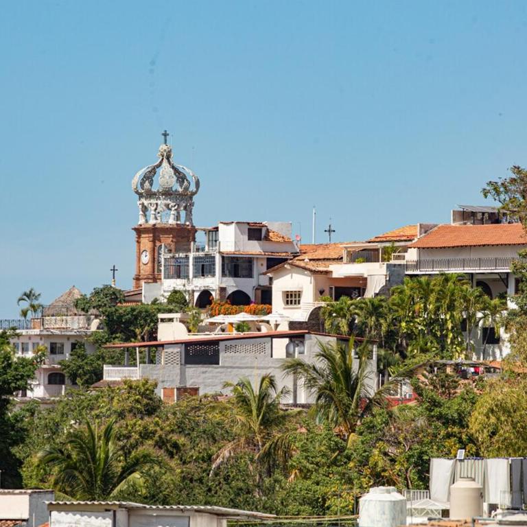 DVine Escape Chic 2BR 2BA with Rooftop Pool and Oasis - Two-Bedroom Apartment - 33