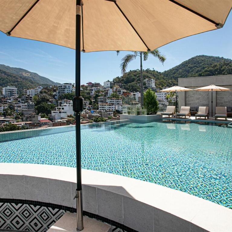 DVine Escape Chic 2BR 2BA with Rooftop Pool and Oasis - Two-Bedroom Apartment - 34