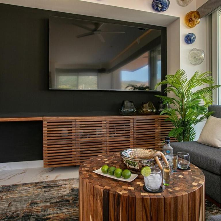 DVine Escape Chic 2BR 2BA with Rooftop Pool and Oasis - Two-Bedroom Apartment - 35