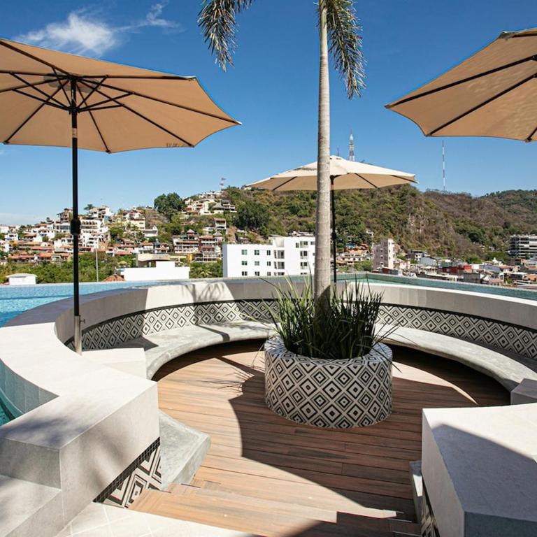 DVine Escape Chic 2BR 2BA with Rooftop Pool and Oasis - Two-Bedroom Apartment - 44