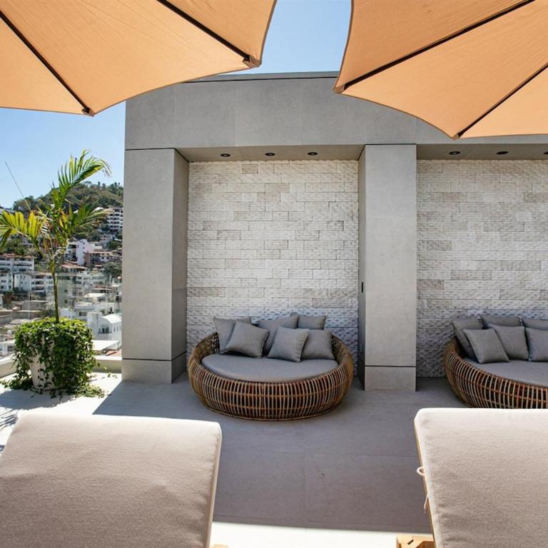 DVine Escape Chic 2BR 2BA with Rooftop Pool and Oasis - Two-Bedroom Apartment - 45