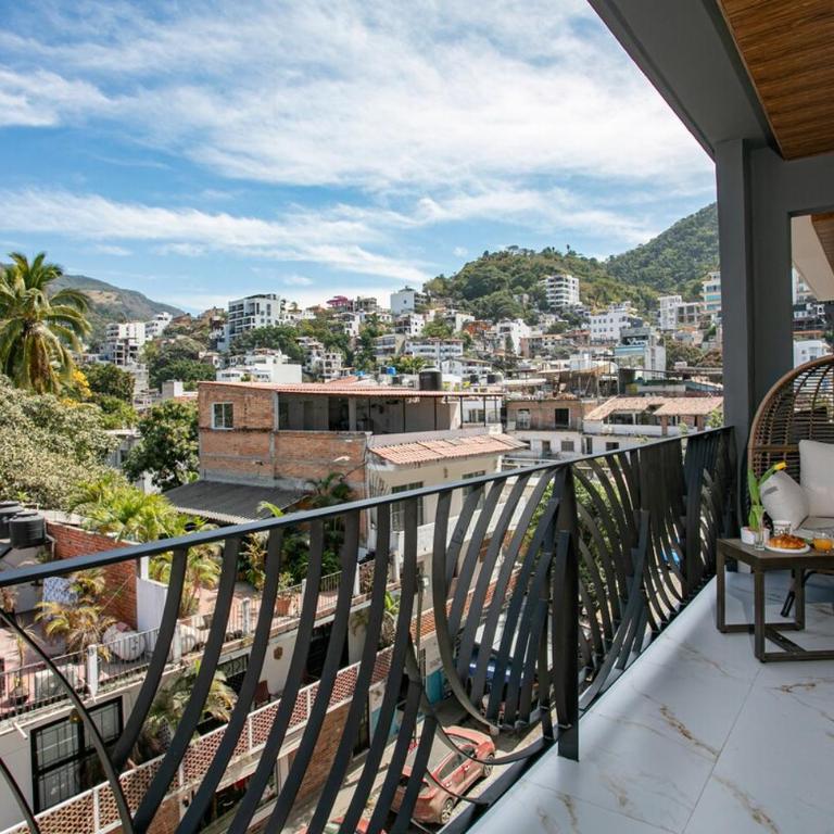 DVine Escape Chic 2BR 2BA with Rooftop Pool and Oasis - Two-Bedroom Apartment - 46