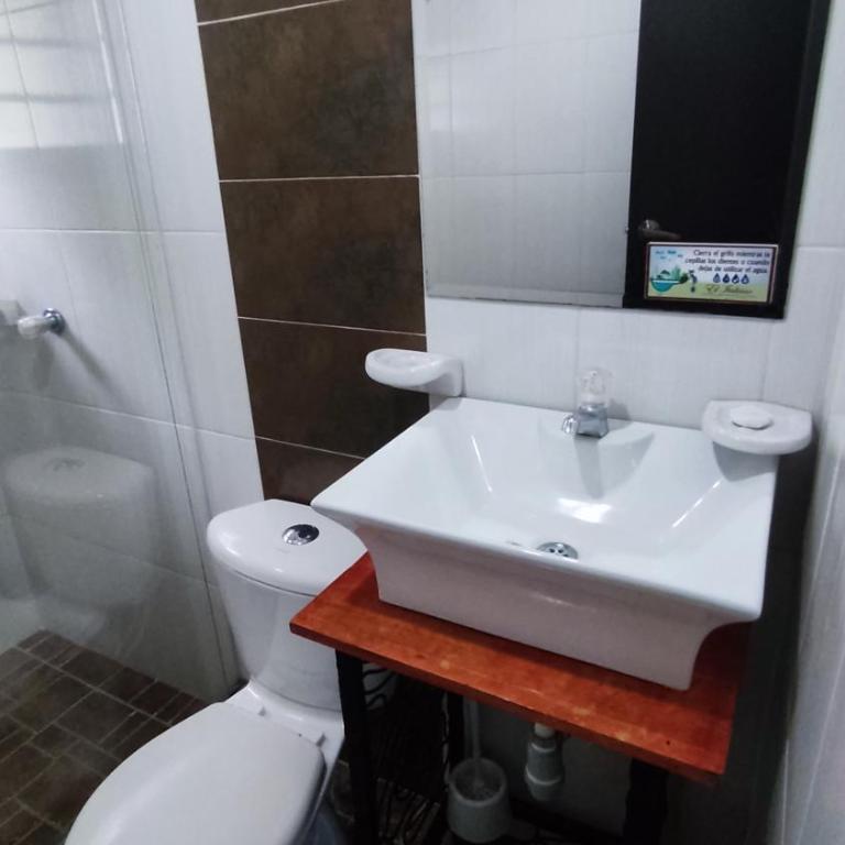 Cabañas El Itali - Habitación Doble con baño privado - 1 o 2 camas - 2